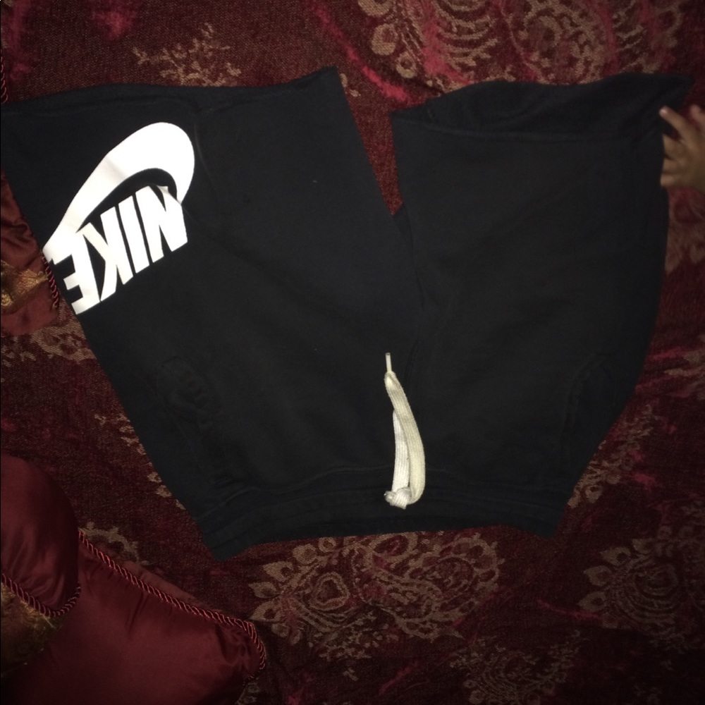 N I K E ✅Shorts (M)